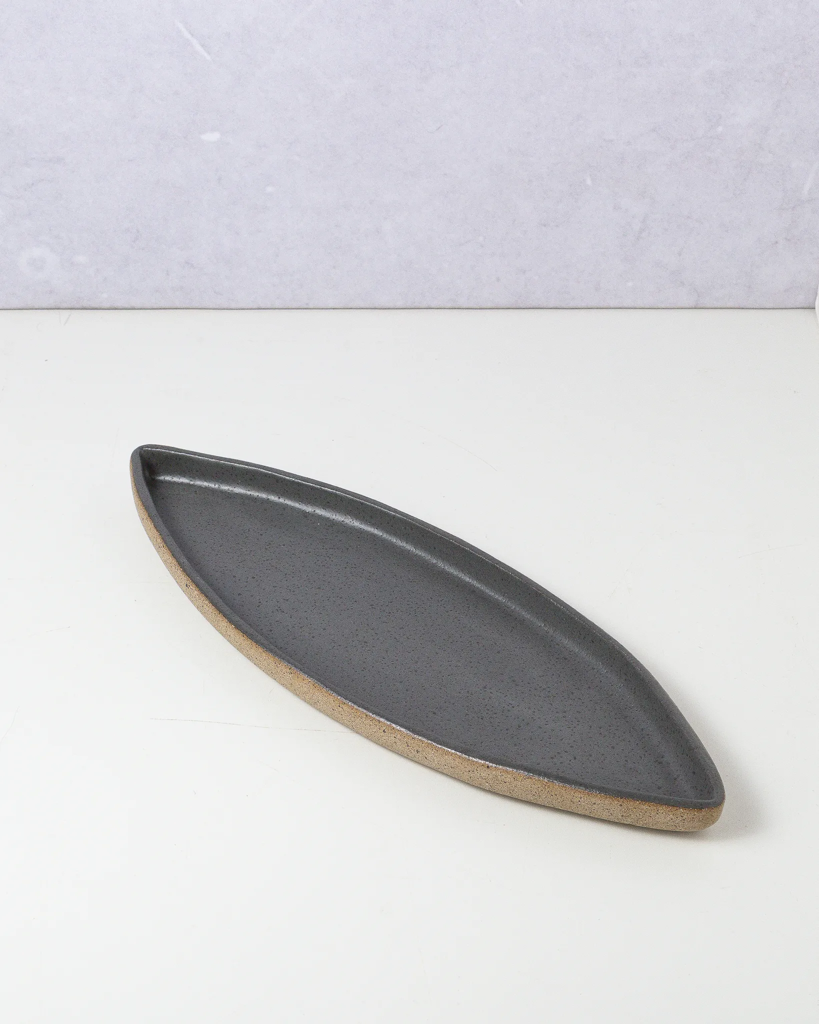 travessa-canoa-p-cor-carbono.webp Travessa Canoa - Imagem 1